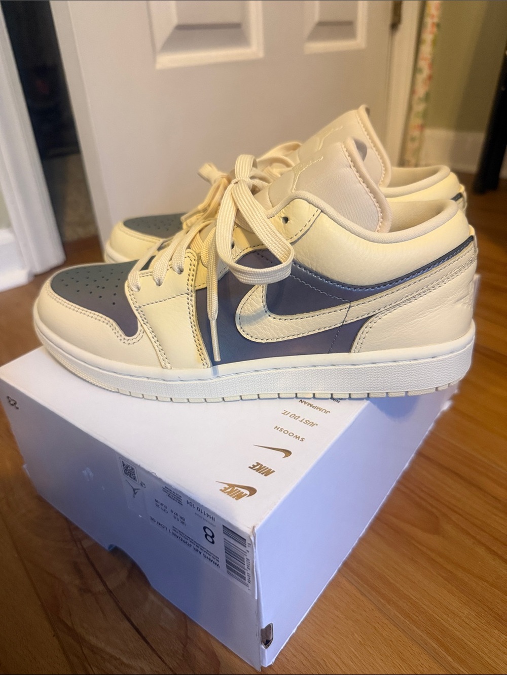 Nike Air Jordan 1 Low SE Women’s Size 8 NEW Muslin Sail Royal Tint